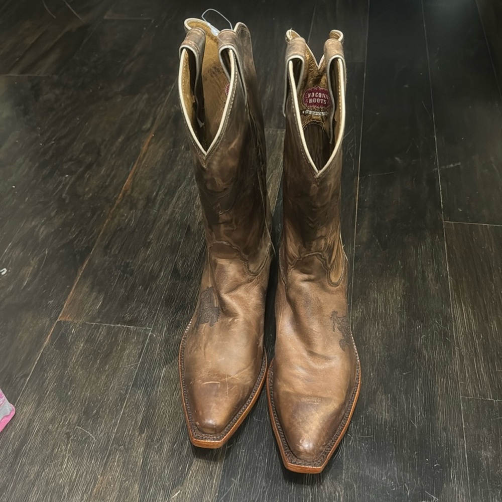 NWOT Nocona Boots woman’s size 10B Michigan